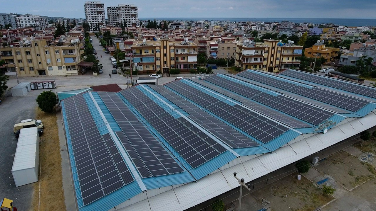 Arsuz Belediyesi güneş enerjisiyle 180 bin kilovat elektrik üretiyor