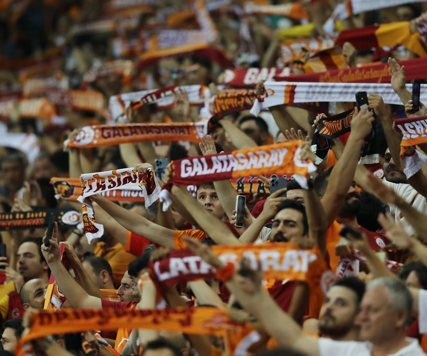 Galatasaray ve antrenörlerine ceza