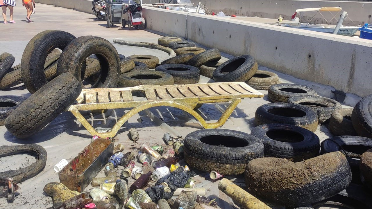 Bodrum'da deniz dibi temizliği yapıldı: 2 tonu aşkın atık çıkarıldı