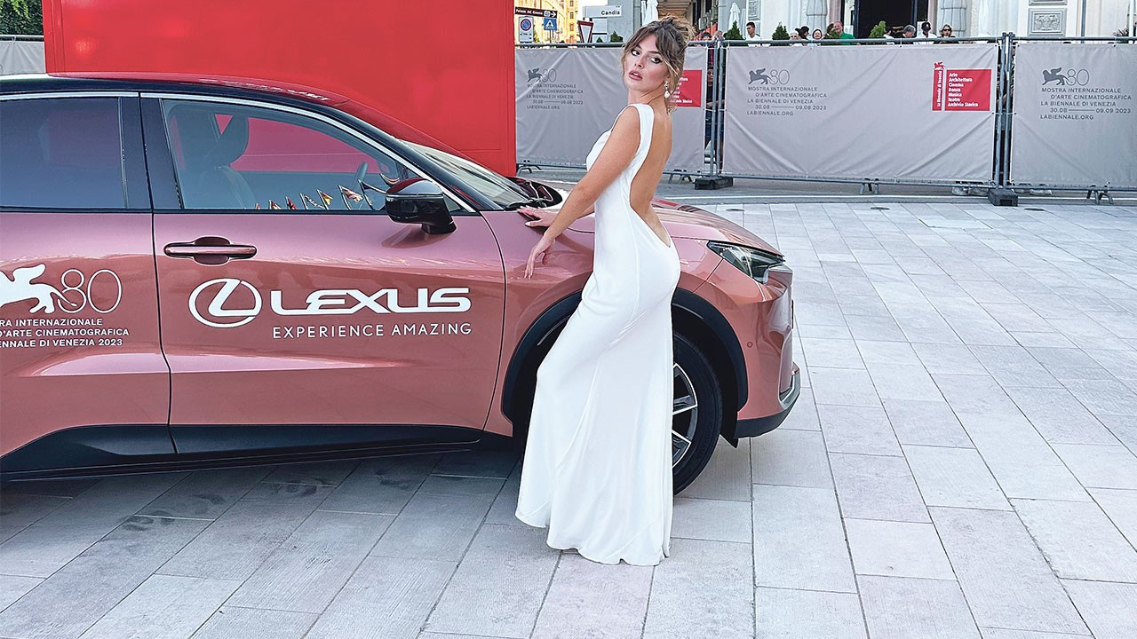 Lexus kırmızı halıyı ünlülerle paylaştı