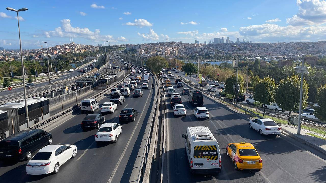 İstanbul trafiğinde okul yoğunluğu