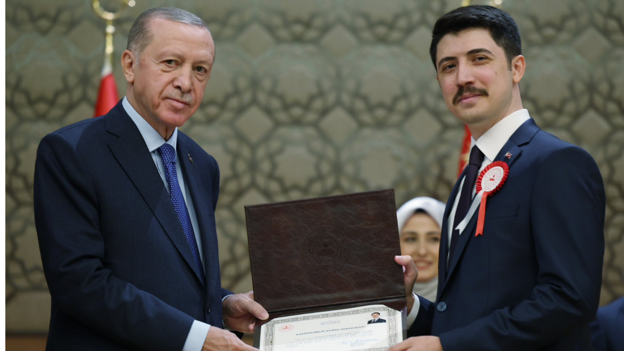 Cumhurbaşkanı Erdoğan: Ne kaçak göçmene müsaade ederiz ne de fitne tacirlerine izin veririz