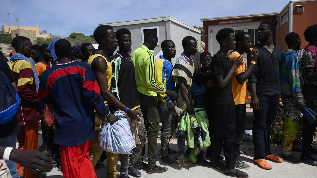 Fransa, Lampedusa göçmenlerini ülkeye almayacak