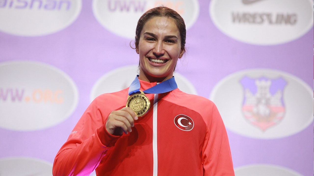 Milli güreşçi Buse Tosun Çavuşoğlu dünya şampiyonu oldu