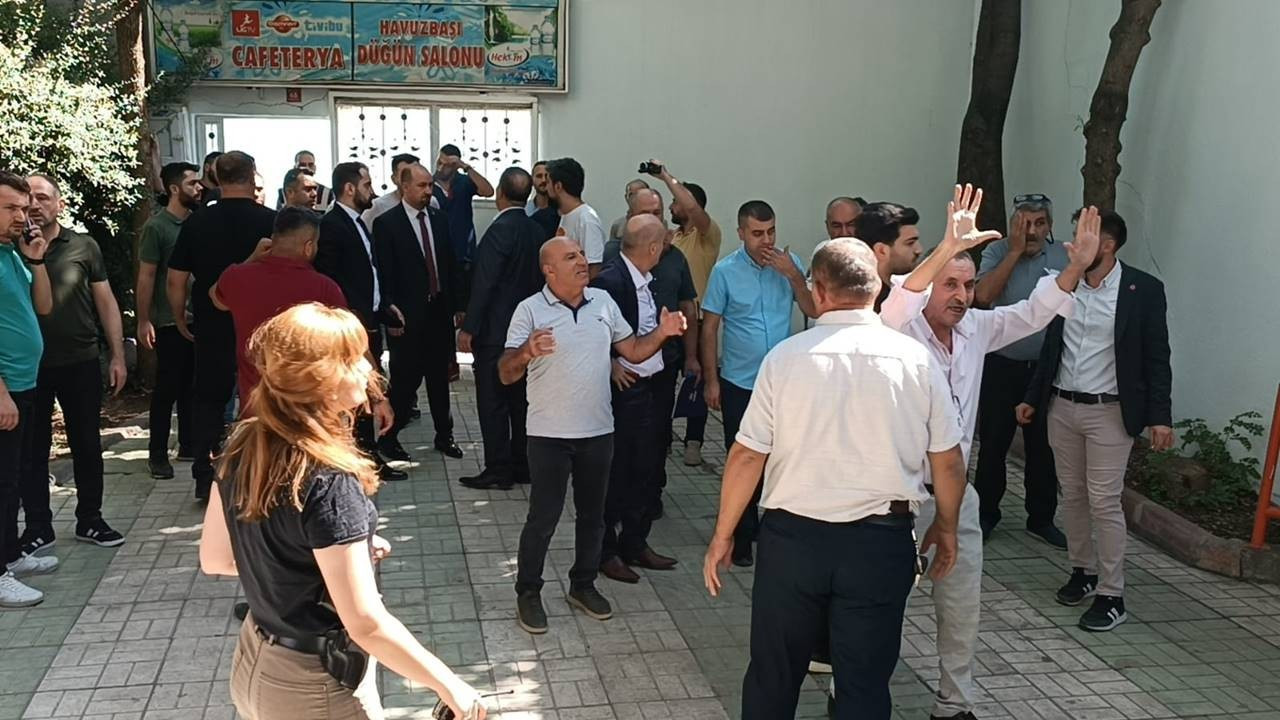 Siirt'te CHP'nin kongresi karakolluk oldu