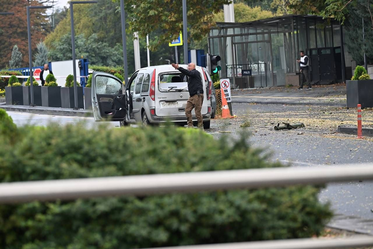 Ankara'daki terör saldırısında olay yerinden ilk görüntüler - Sayfa 1