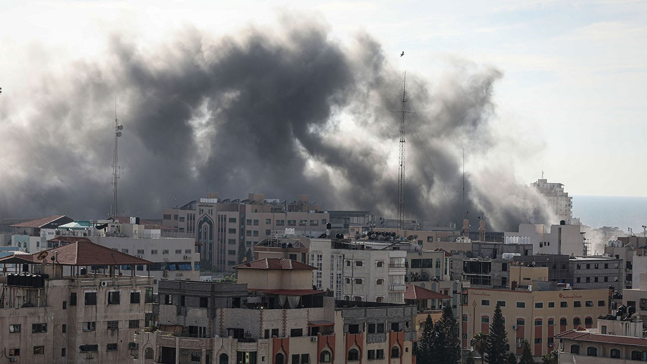 İsrail hava saldırılarıyla Gazze Şeridi'nde 7 camiyi yıktı