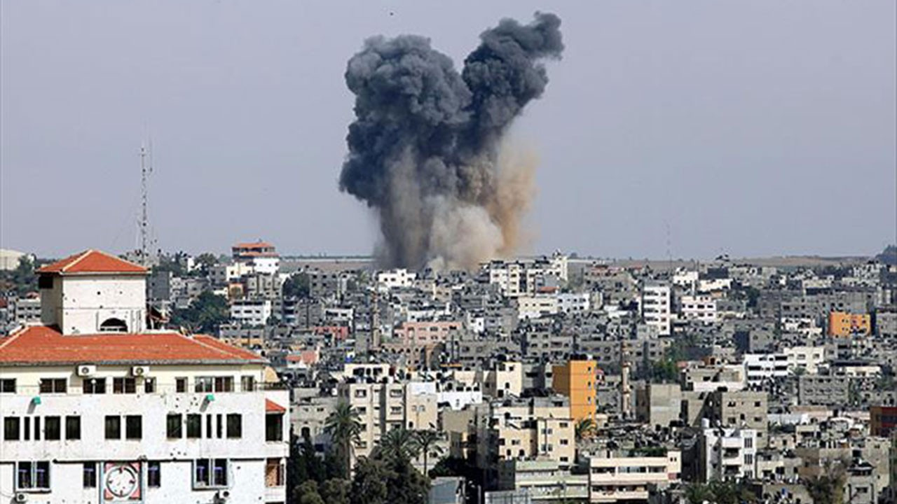 İsrail, Gazze'deki Ulusal İslam Bankası'nı vurdu