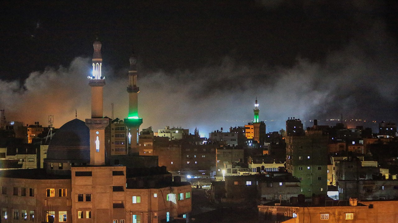 Gazze Şeridi gece boyu bombalandı
