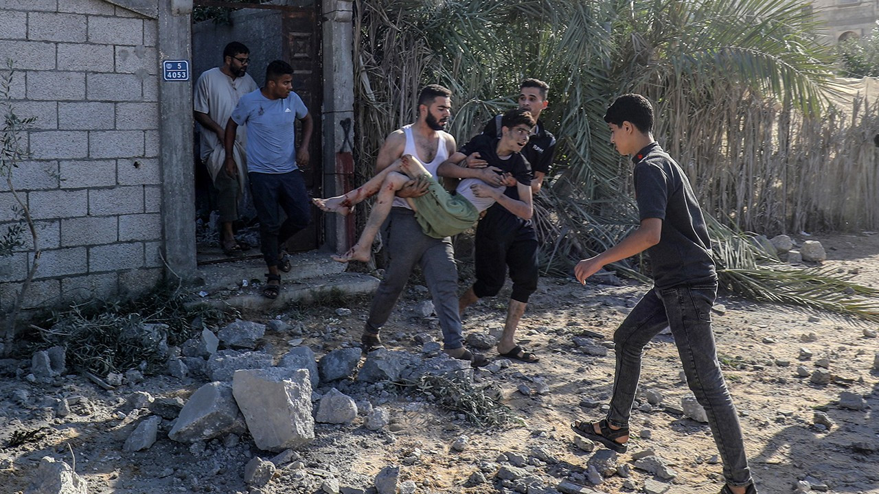Gazze'ye saldırılar şiddetlenerek devam ediyor