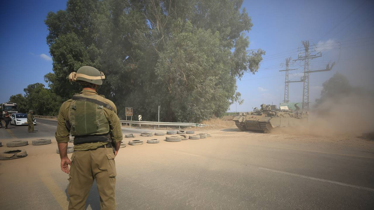 İsrail, Gazze sınırına yığınak yapmayı sürdürüyor