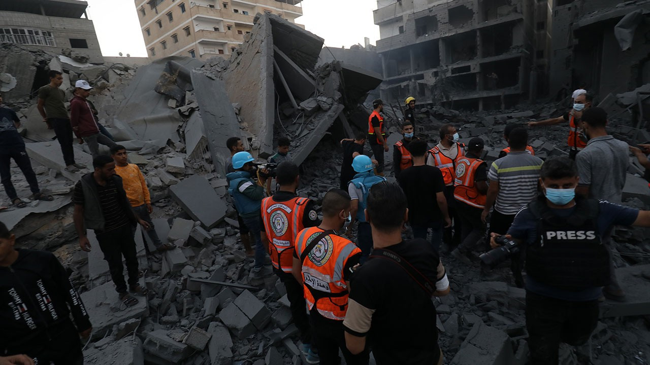 Gazze'de 1000'den fazla kişi enkaz altında