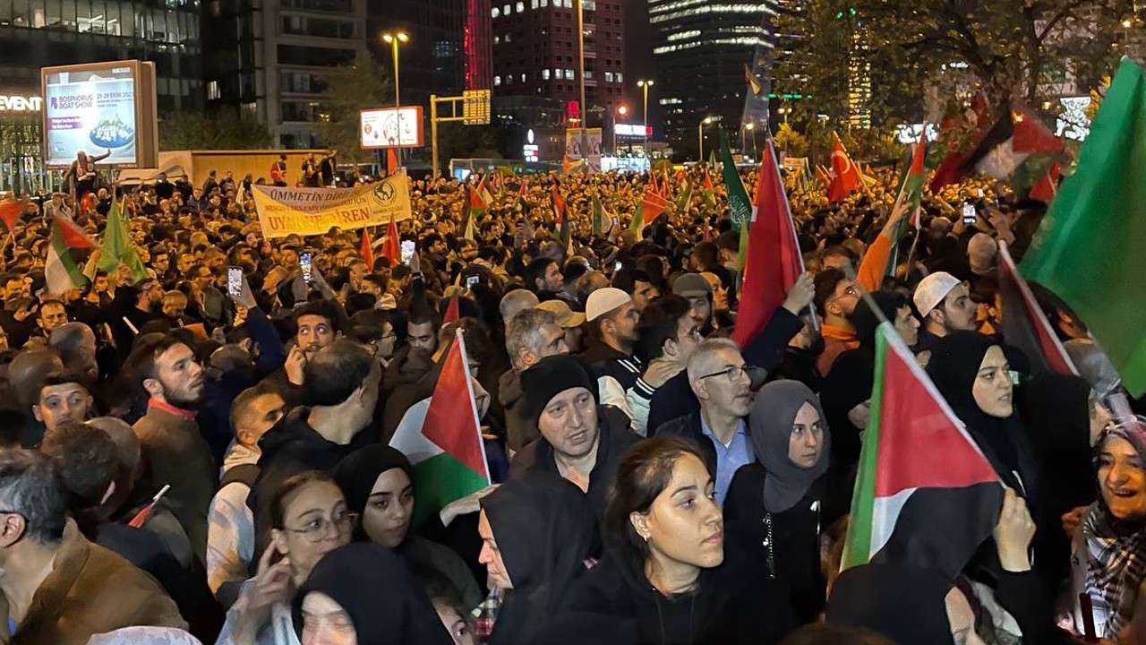 İsrail'in Gazze'deki hastaneye saldırısı İstanbul'da protesto ediliyor