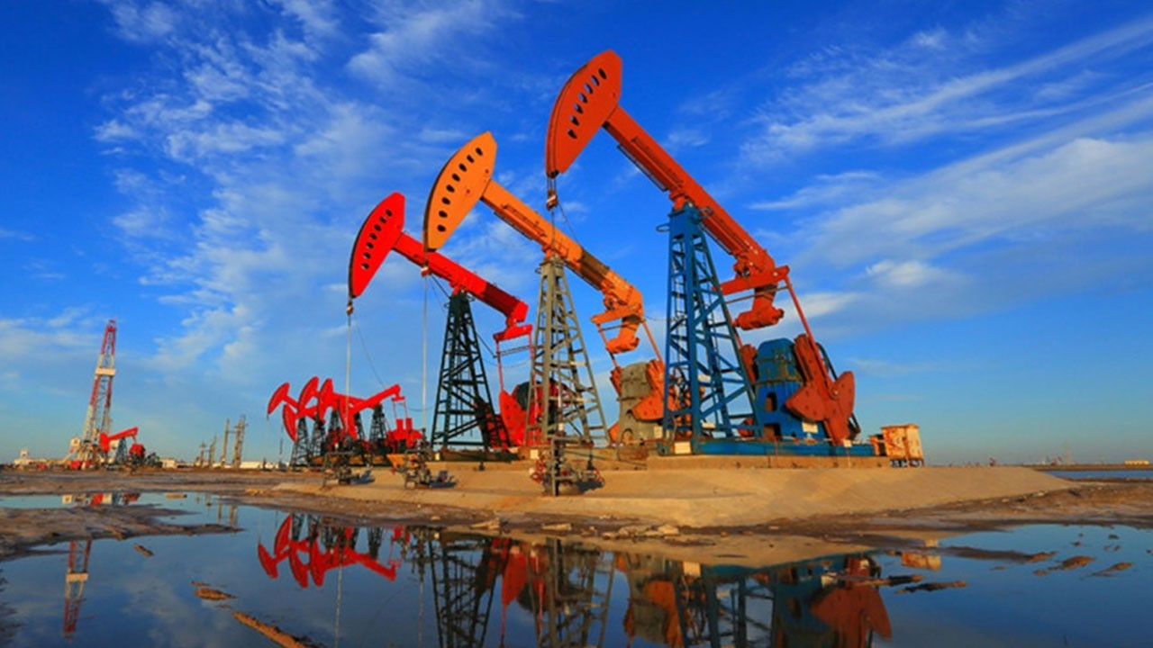 Brent petrolün varil fiyatı 77,23 dolar