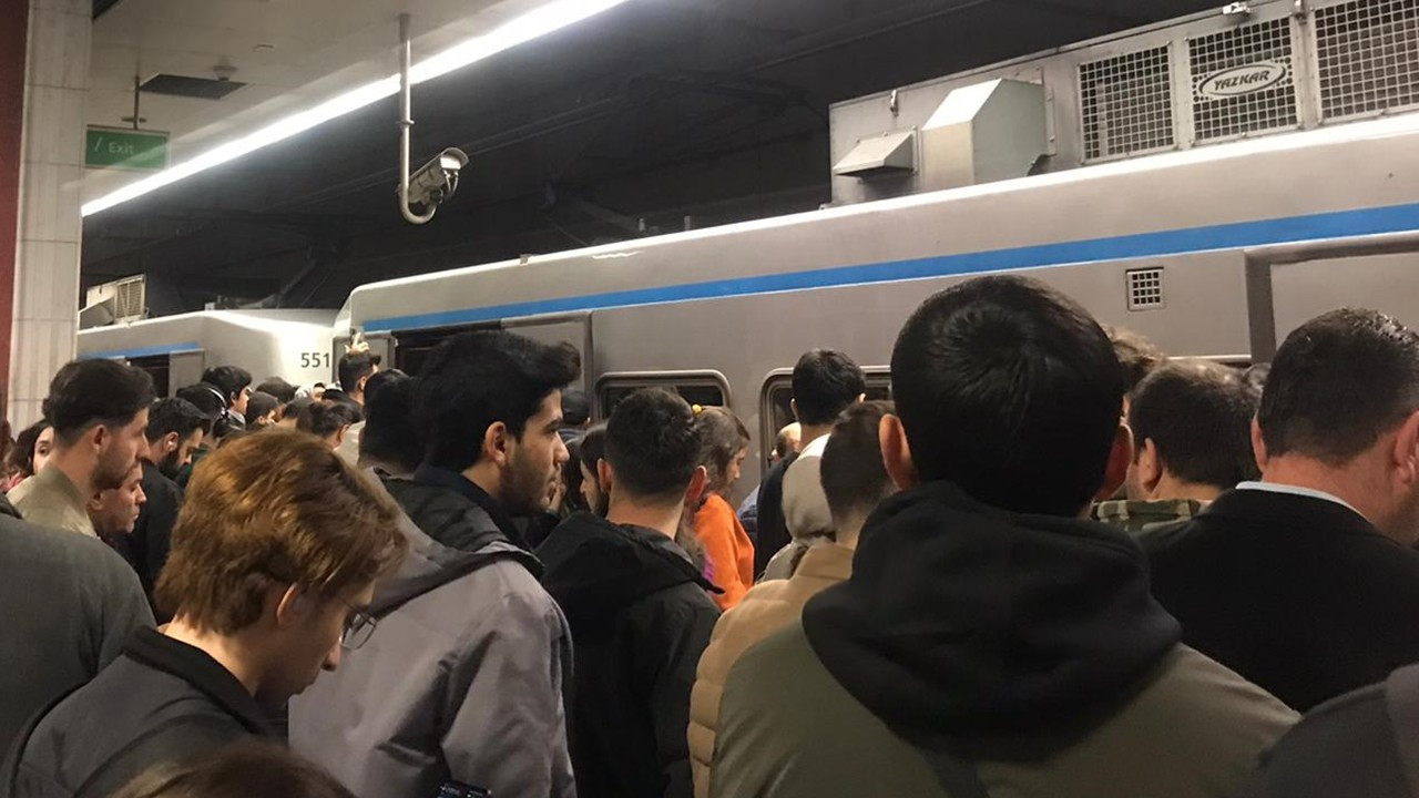 Mecidiyeköy metro istasyonunda bir kadın intihar etti