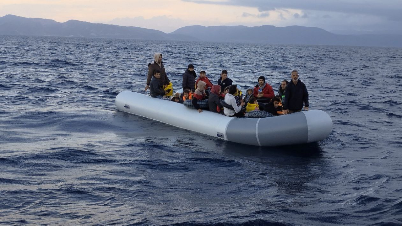 İzmir açıklarında 40 düzensiz göçmen kurtarıldı