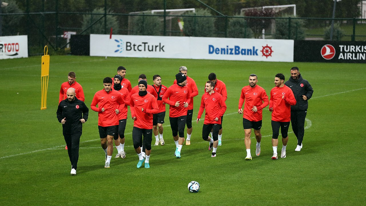 Futbolda bu kez rakip Galler: Türkiye'nin grup liderliği sınavı
