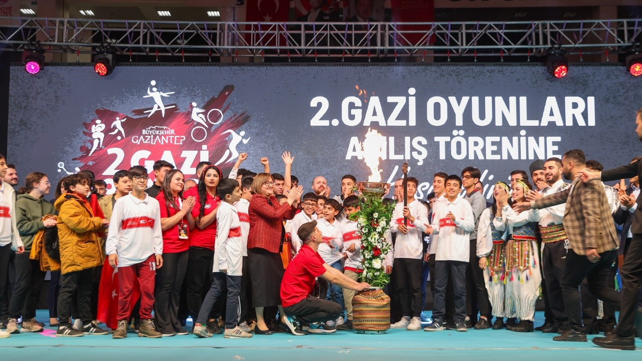 2’nci Sani Konukoğlu Gazi Oyunları’nın resmi açılışı yapıldı