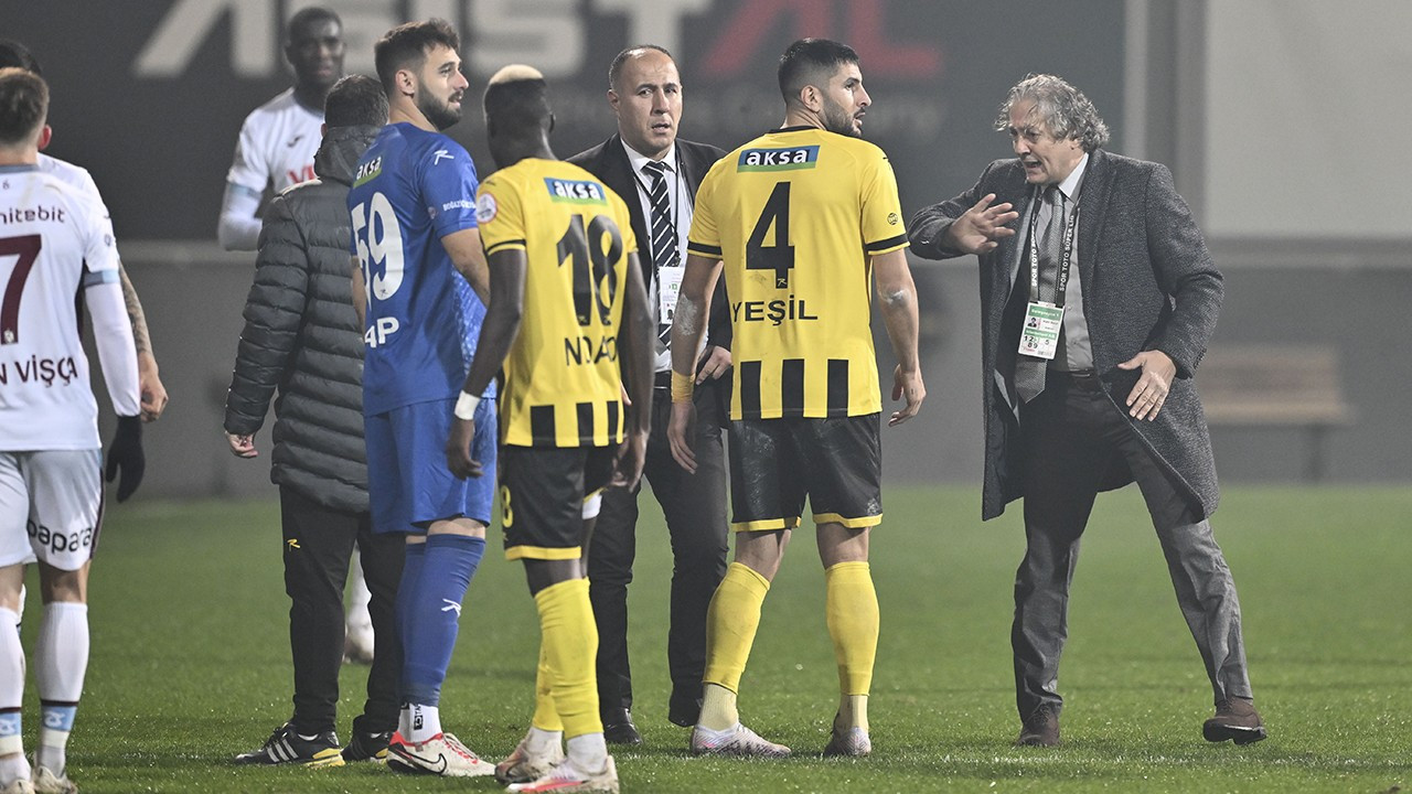 İstanbulspor yönetimi takımı sahadan çekti