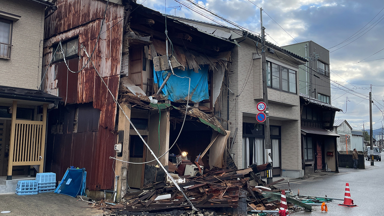 Japonya depreminde yaşamını yitirenlerin sayısı 200'ü aştı