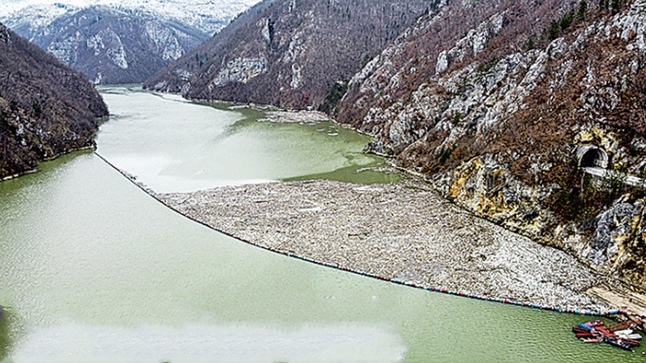 Drina Nehri ‘yüzen çöp’ oldu