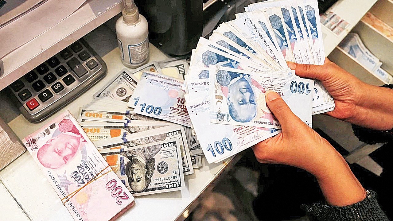 Hazine bugün düzenlediği tahvil ihalesinde 19,9 milyar lira borçlandı