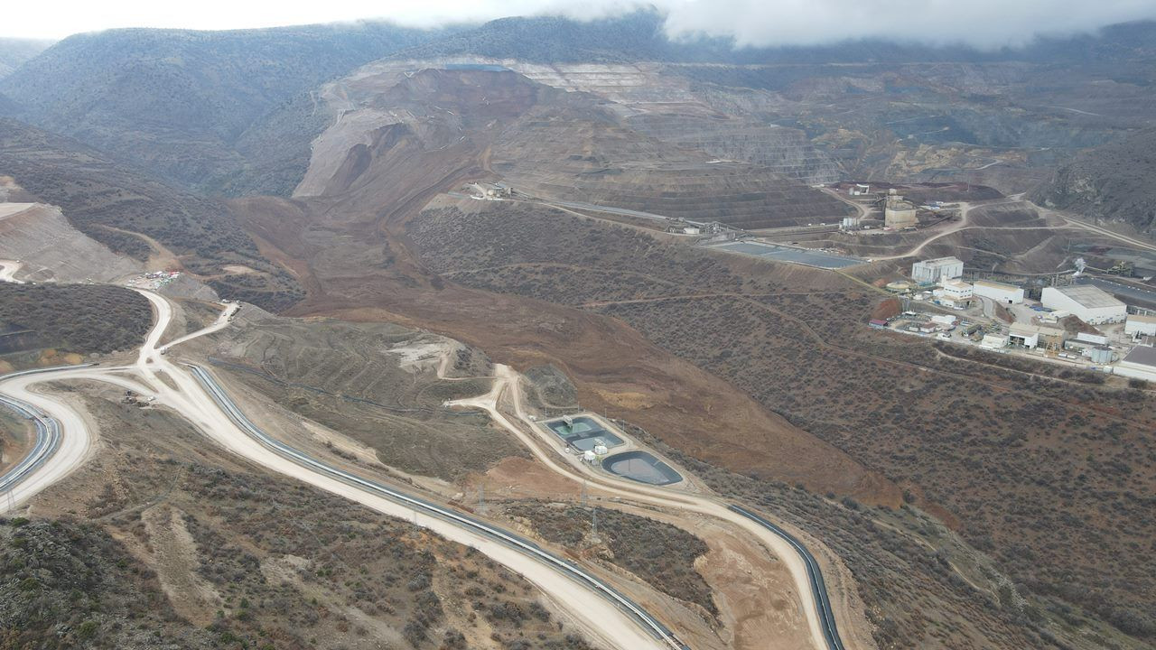 Altın madenindeki toprak kayması havadan görüntülendi - Sayfa 4