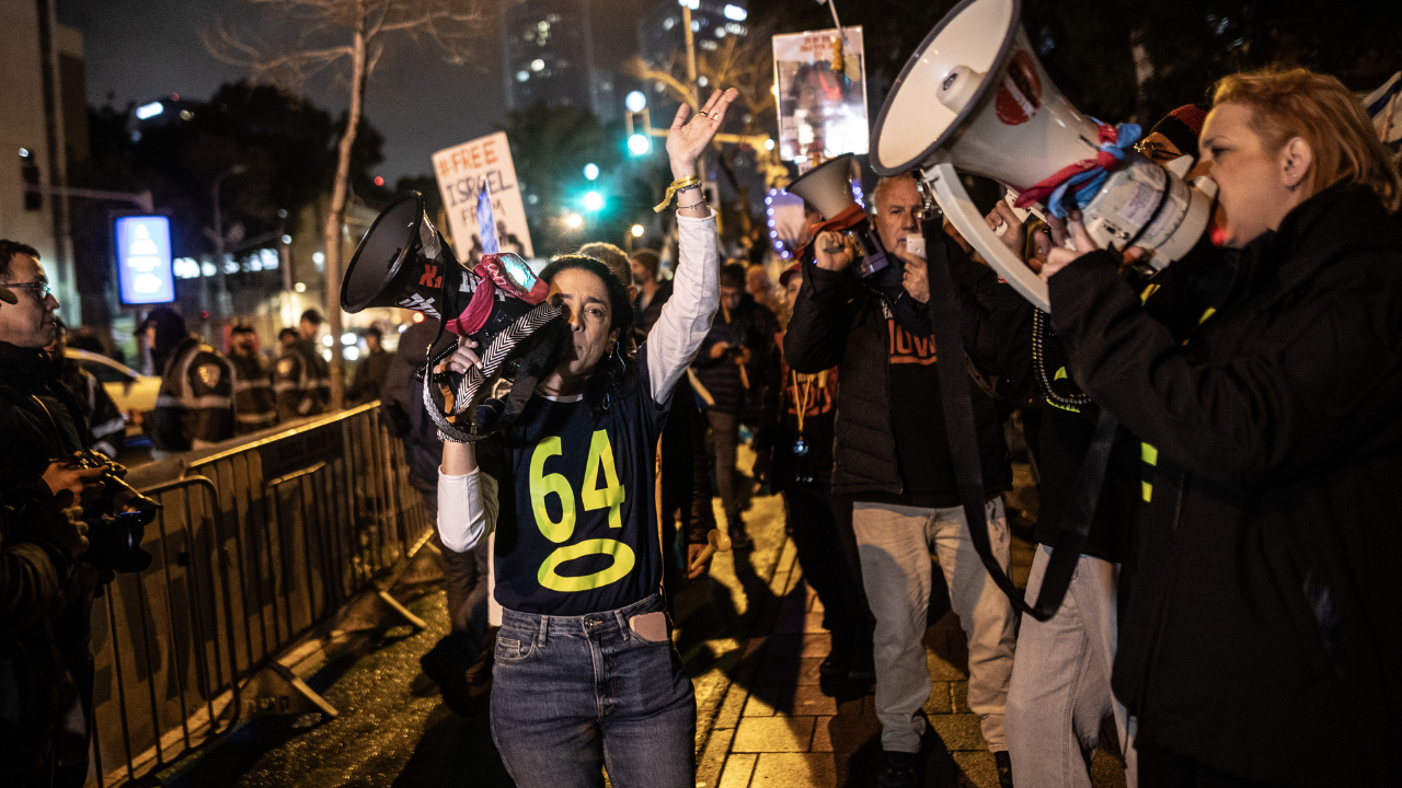 İsrailliler Netanyahu hükümetinin istifası için sokaklara indi