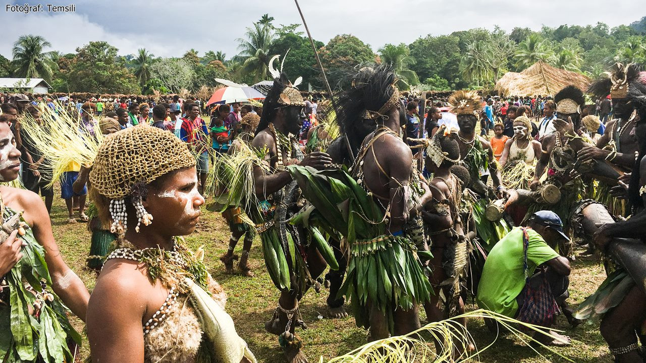 Papua Yeni Gine'de iki kabile birbirine girdi, 53 kişi öldü