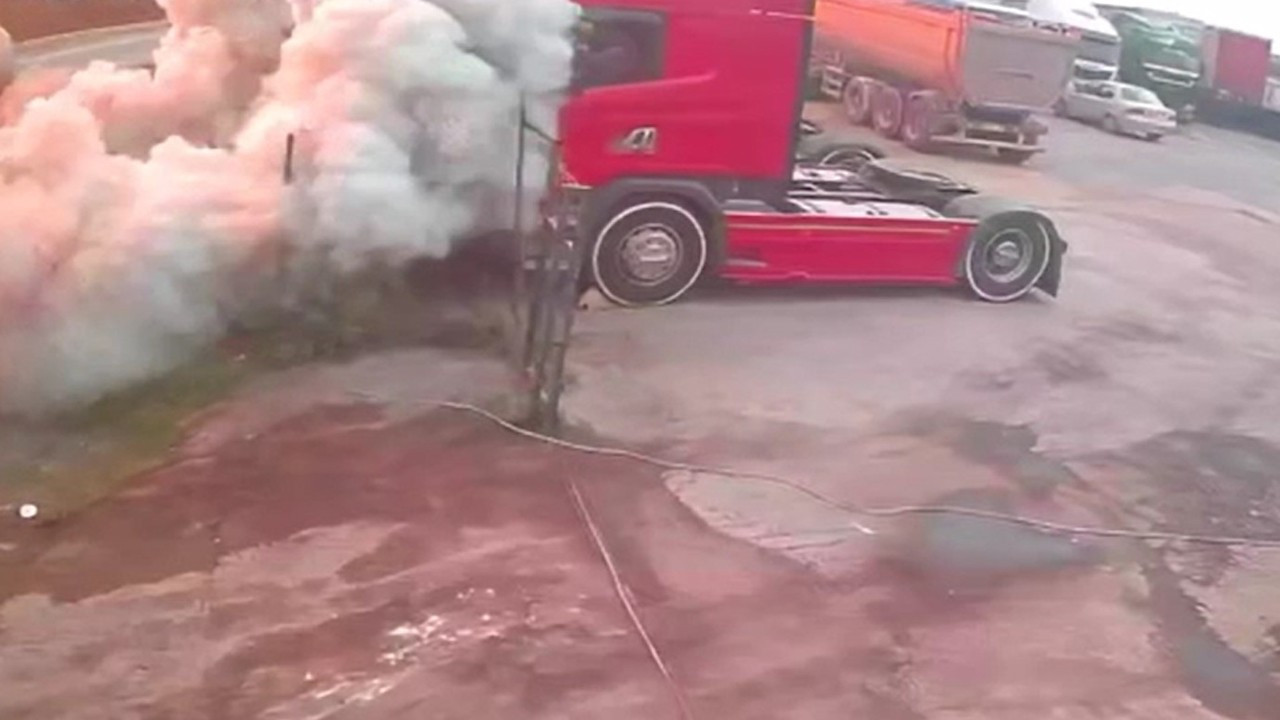 Ataşehir'de akaryakıt tankeri patladı: 1 ölü, 3 yaralı