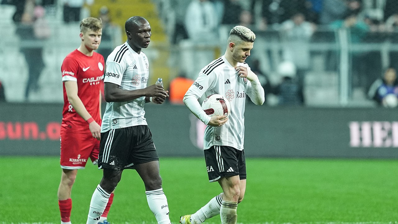Beşiktaş evinde Antalyaspor'a yenildi hasret üç maça çıktı