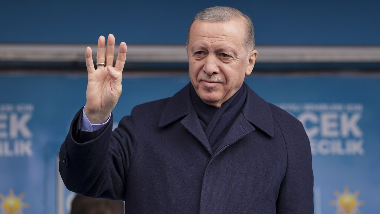 Erdoğan'dan Erzurumlulara: İstanbul, Ankara ve İzmir'deki kardeşlerimizi arayın