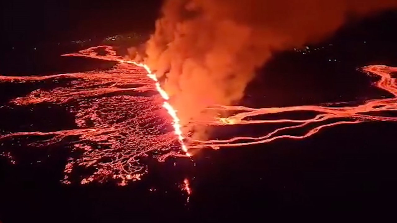 İzlanda'da bir yanardağ patlaması daha