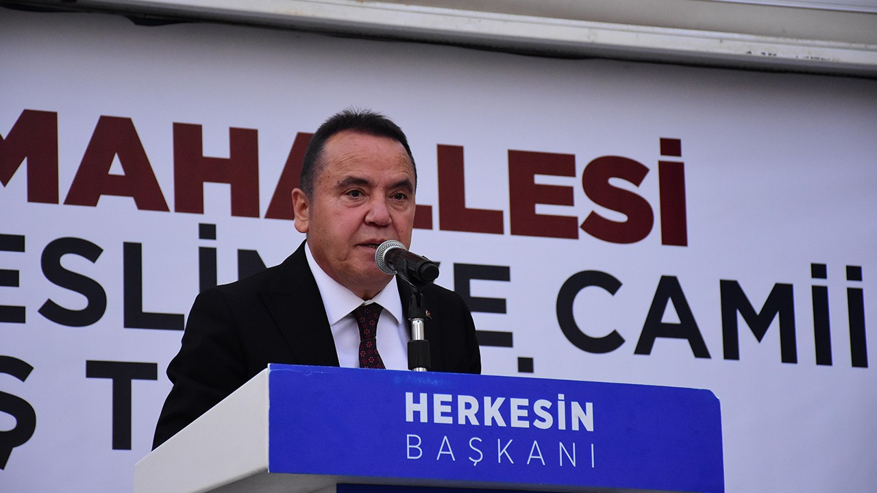 Antalya'da 545 konutun anahtarı hak sahiplerine teslim edildi