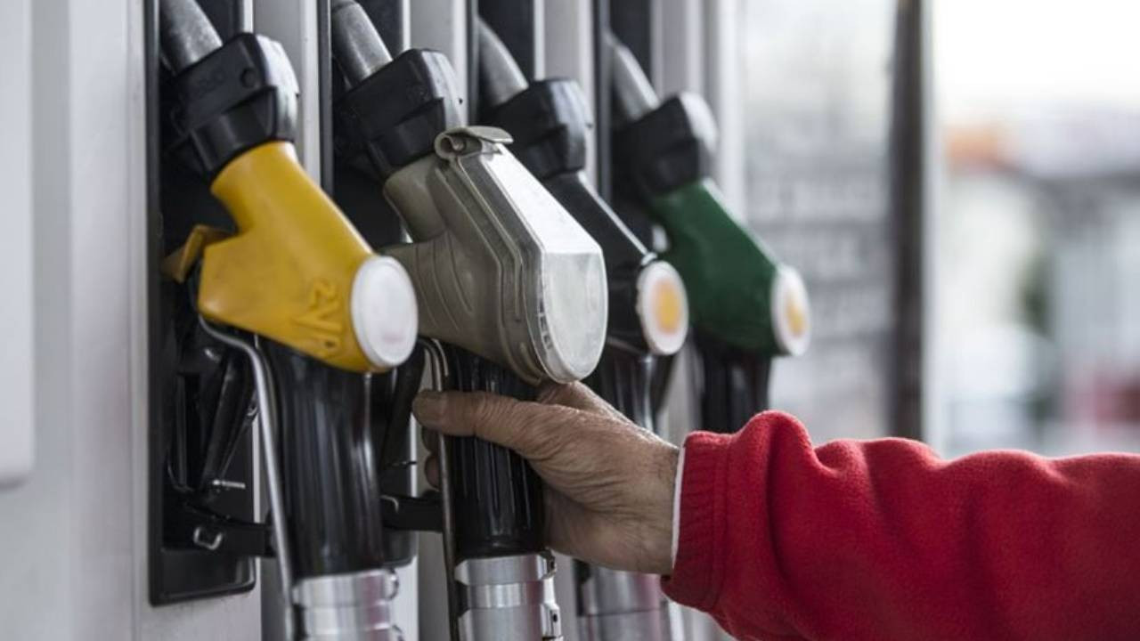 Benzin ve motorin (mazot) litre fiyatı ne kadar, kaç TL?