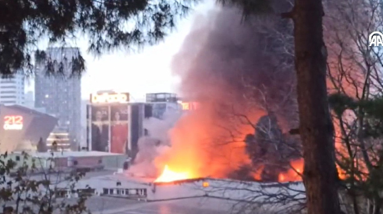 İstanbul'da büyük yangın: Dumanlar 3 ilçeden görülüyor!