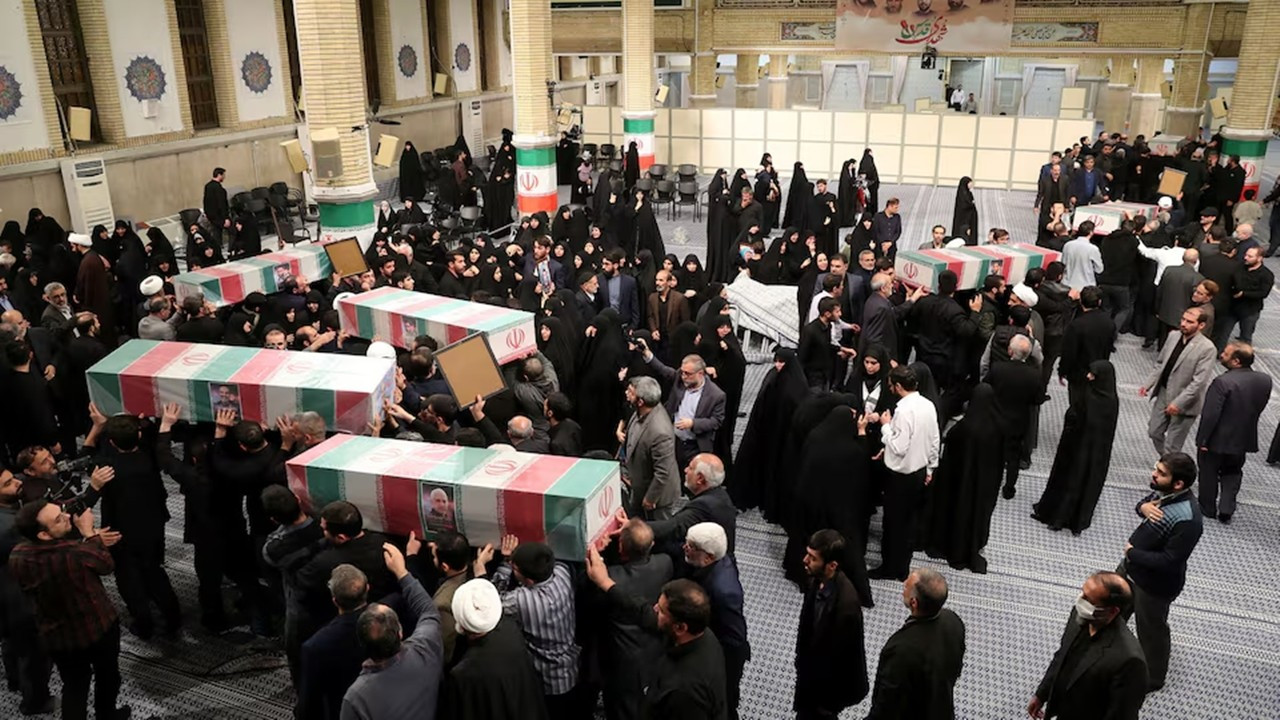 Şam'da öldürülen Devrim Muhafızları için cenaze töreni