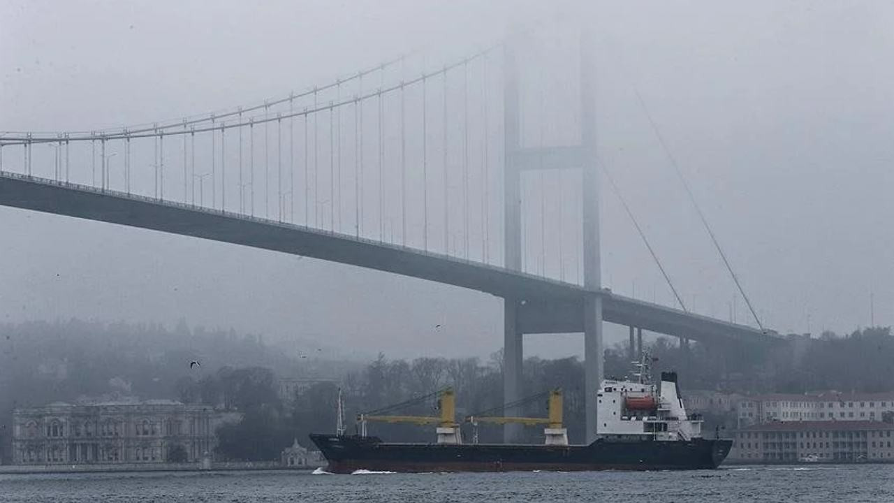 İstanbul Boğazı'nda gemi trafiği askıya alındı