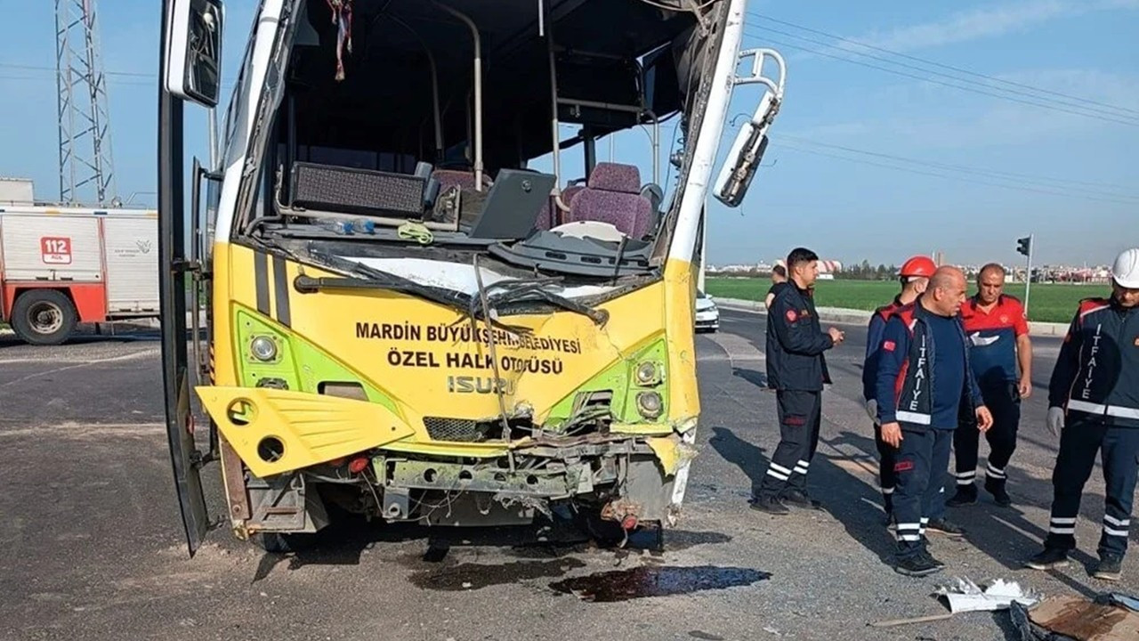 Mardin'de yolcu otobüsü ile tır çarpıştı: Çok sayıda yaralı