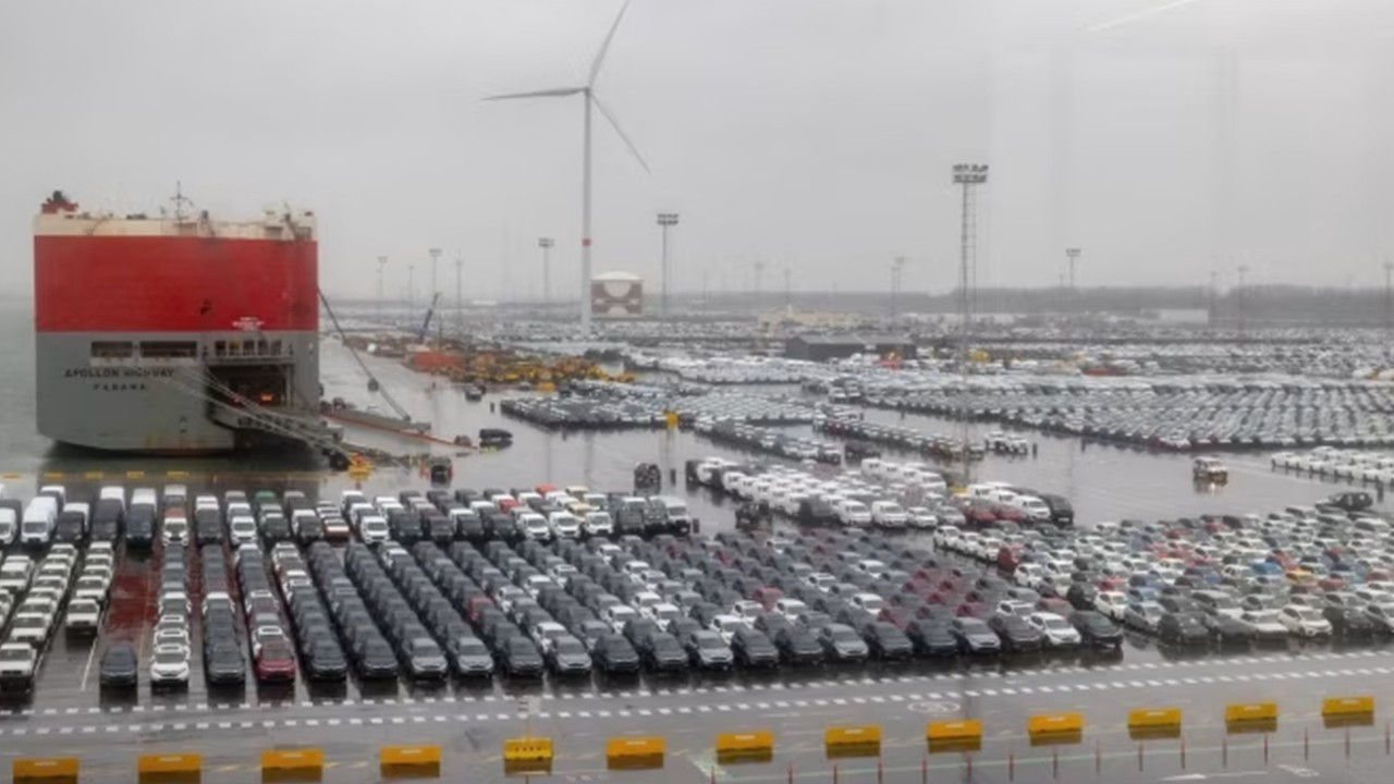 Otomobil ithalatı arttı: Avrupa limanları 'otoparka' dönüştü