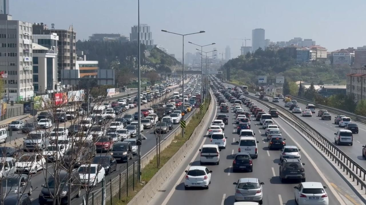 Bayramın birinci gününde İstanbul'da trafik yoğunluğu