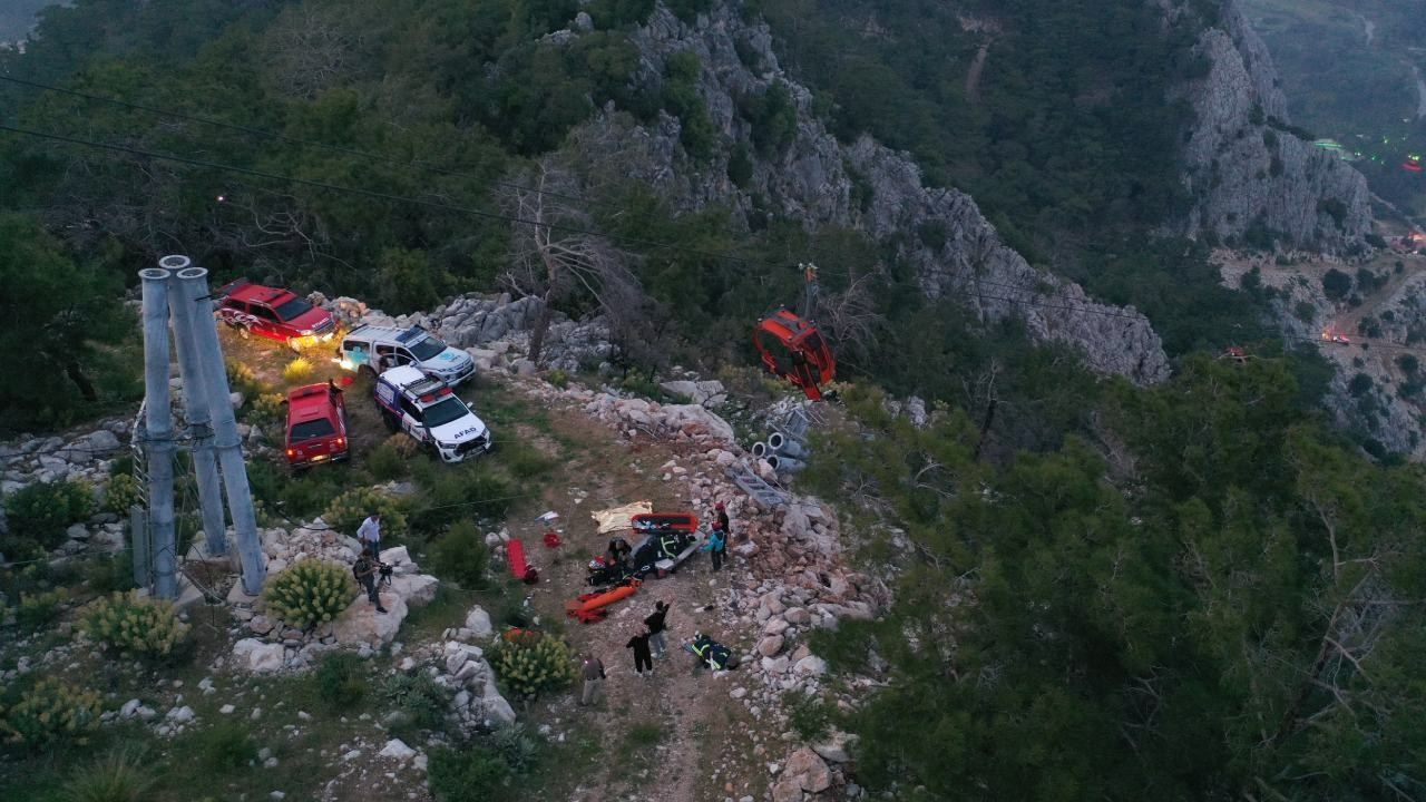 Antalya'da teleferik kazasında kabin düştü! Can kaybı ve yaralılar var: 43 kişi hâlâ havada mahsur