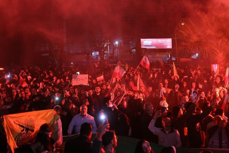 İran'ın İsrail'e saldırısı sonrası Tahran'da kutlama - Sayfa 4