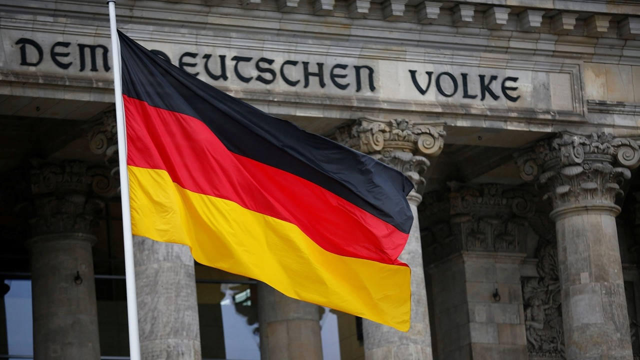 Alman hükümeti, 2024 büyüme tahminini 0,1 puan artırdı