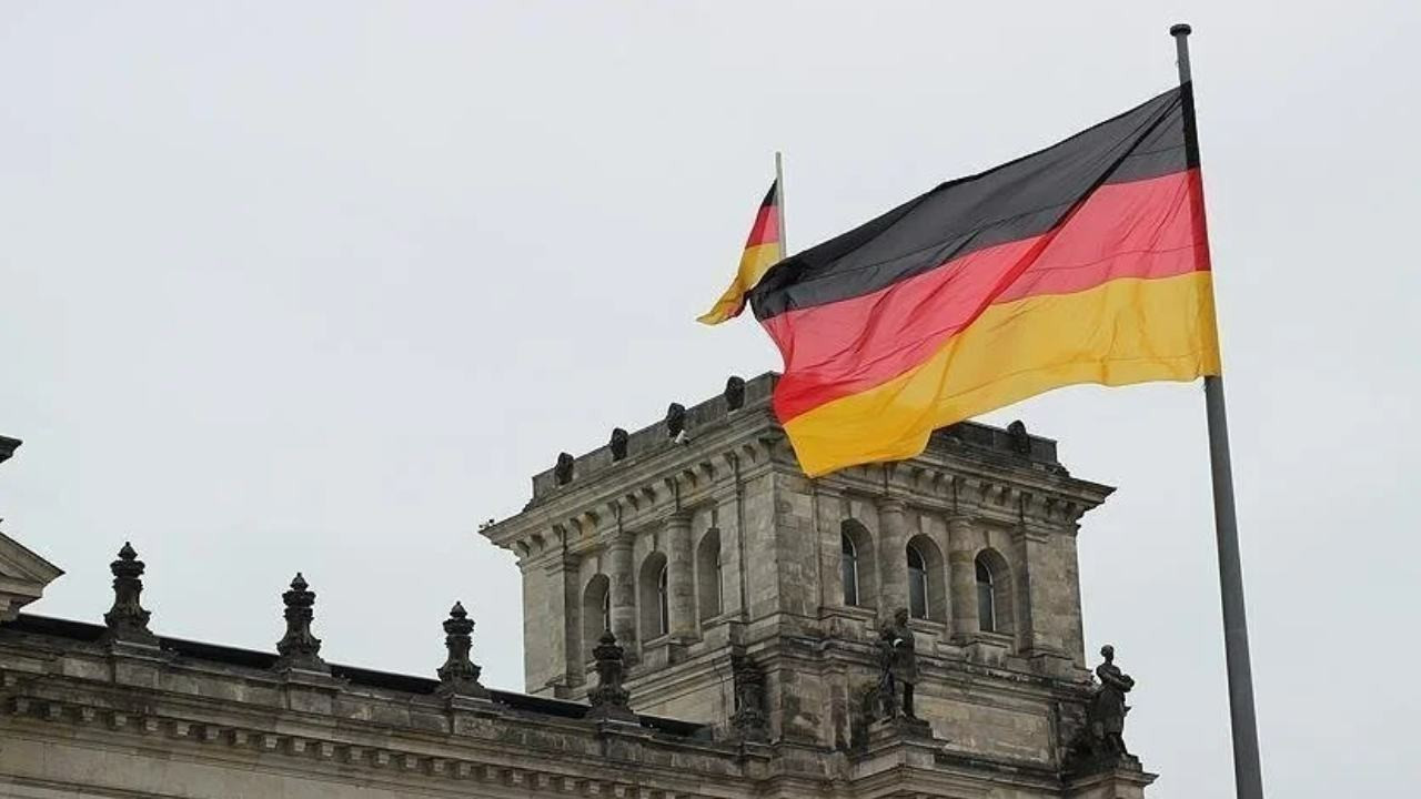 Almanya'da yatırımcı güveni beklentileri aştı