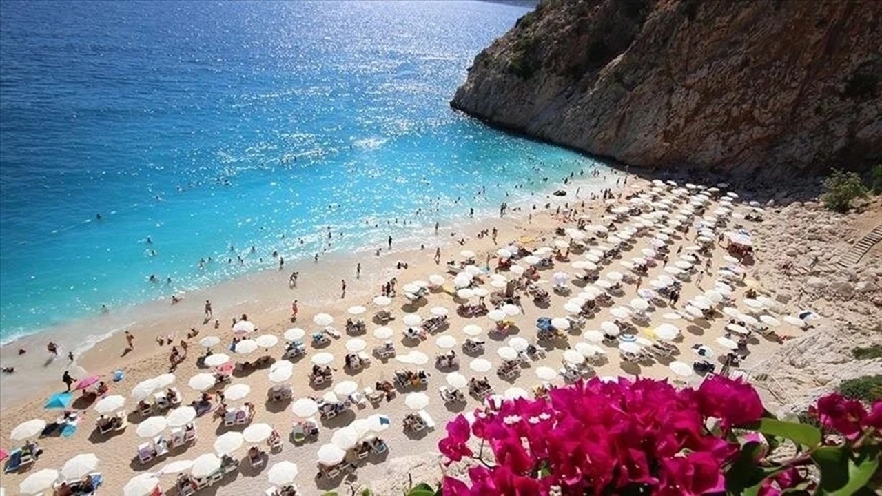 Antalya’da bayram tatili için otellerin yüzde 80’i doldu