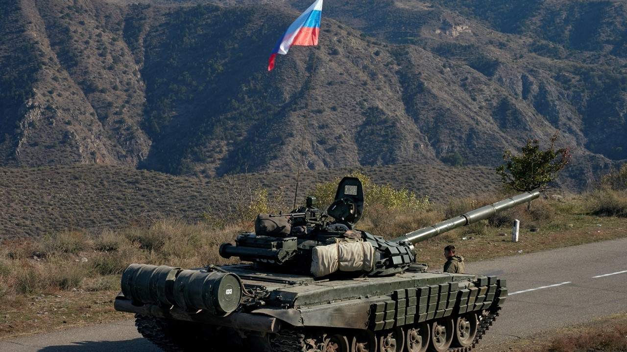 Kremlin doğruladı: Rus barış güçleri Karabağ'dan çekiliyor
