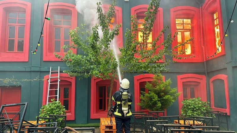 Kırklareli'nde tarihi binada yangın: Alevlere müdahale sürüyor - Sayfa 2