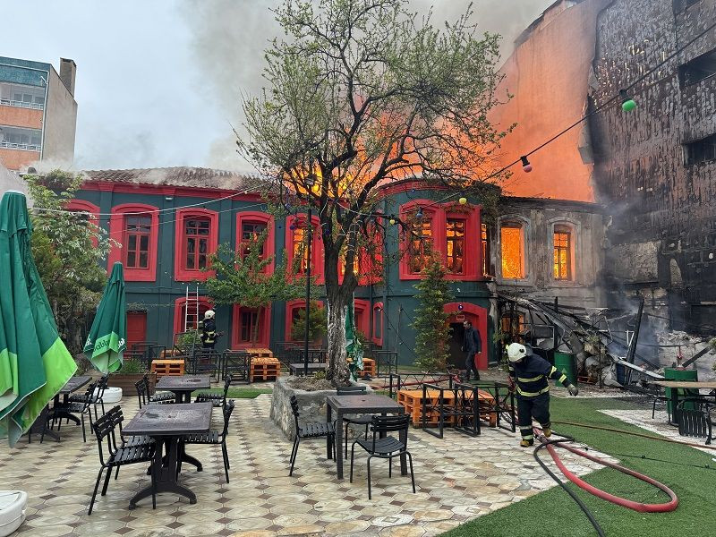 Kırklareli'nde tarihi binada yangın: Alevlere müdahale sürüyor - Sayfa 4