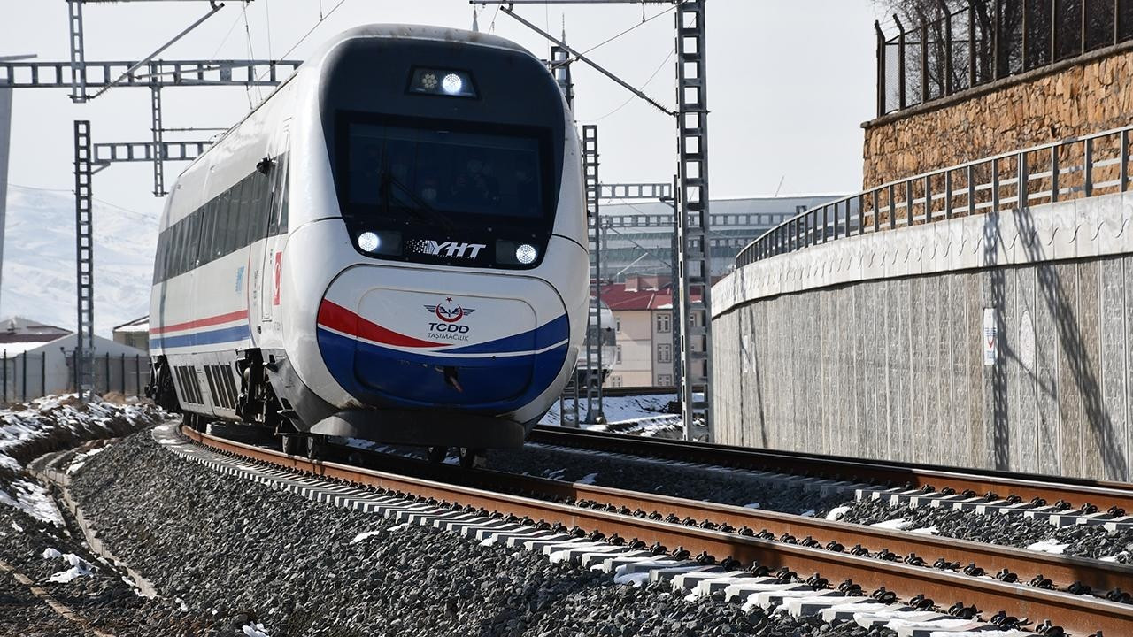 Ankara-İzmir arası hızlı trenle 3,5 saate düşecek